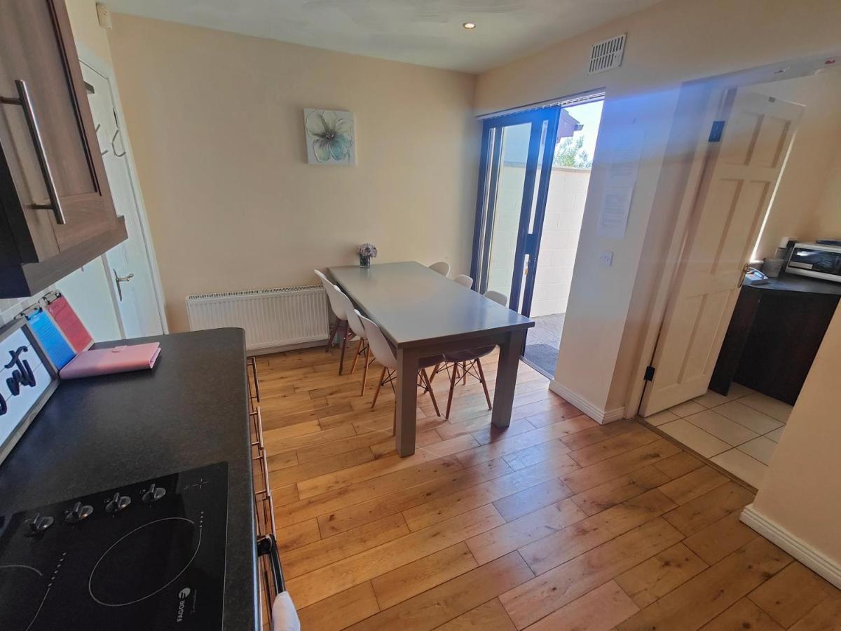 Modern City Centre House In Heart Of Galway City Exterior foto